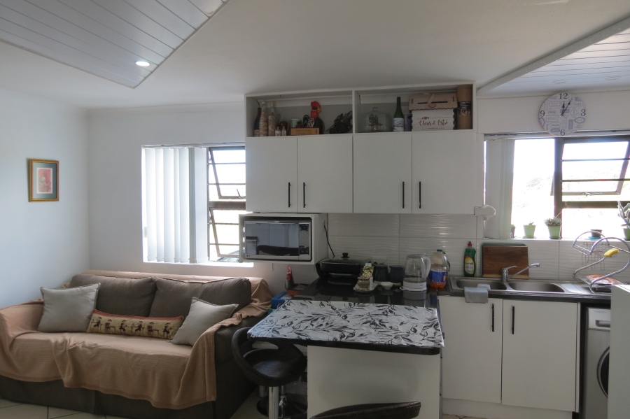 1 Bedroom Property for Sale in Hartenbos Central Western Cape